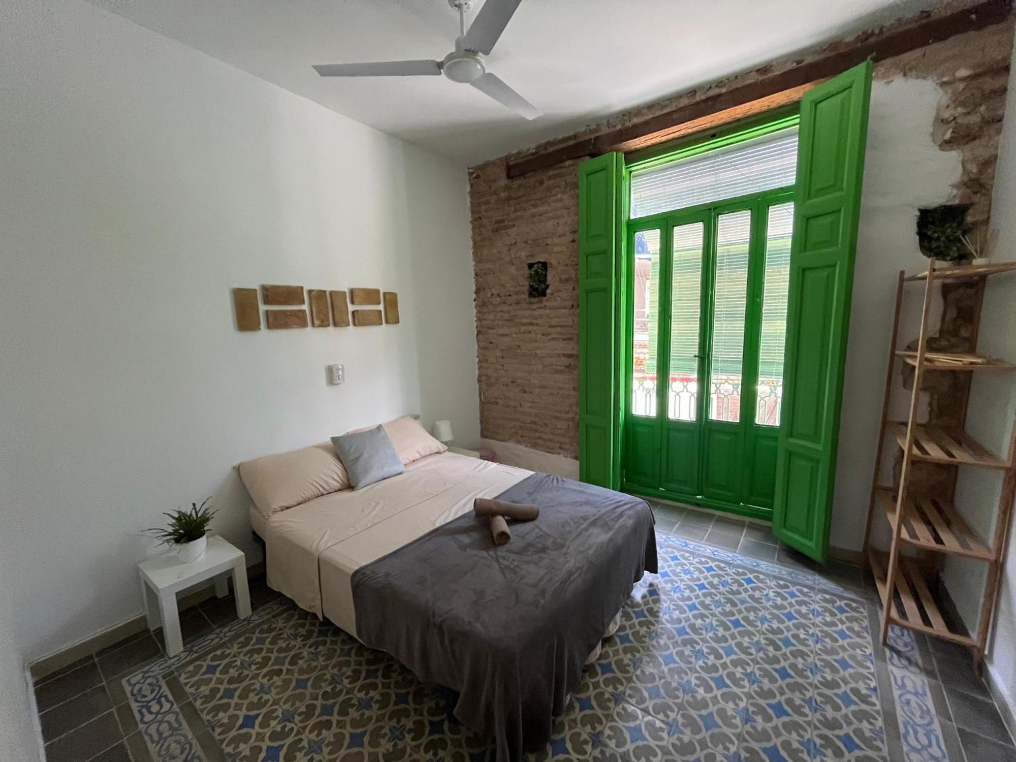 Kiwi Rooms Auto Check-In فالنسيا الغرفة الصورة